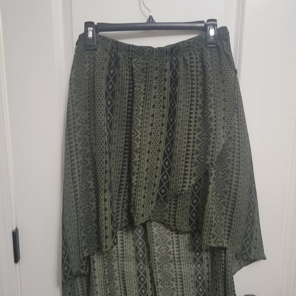 Inis Tribal Geometric High-Low Asymmetrical Skirt Dark Green and Black - Picture 2 of 10